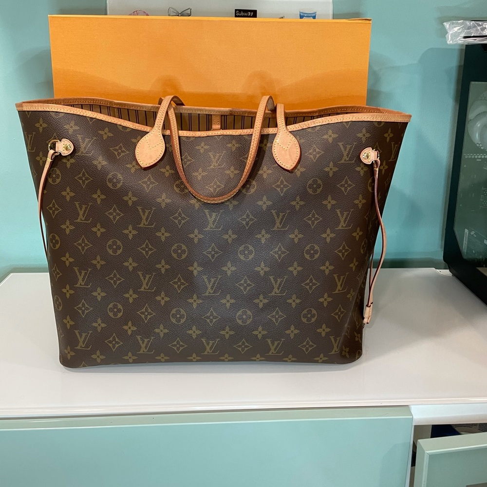 Authentic Louis Vuitton neverfull GM